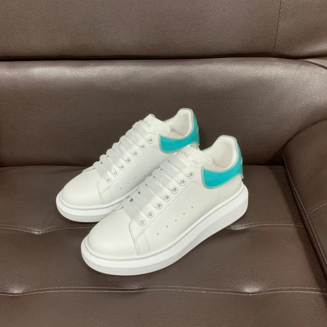 👟👟Ex-factory price 560👟👟 Professional McQueen factory. Top version. Couple style👫 Alexander McQUEEN high version has been upgraded to the highest quality again✅ 💪McQueen Spring, Summer, Autumn and Winter Top version Purchasing level✅ Recruiting national online and offline agents to join🤝 🏆Fabric: Italian imported leather, high texture, water-resistant and does not discolor, 🏆Inner: ️Grade A water-dyed sheepskin imported from Italy is dirt-resistant, sweat-absorbent, breathable and comfortable... The heel is embossed with high temperature convex and concave. 🏆 Foot pads: top-grade Italian super-soft cowhide leather 🏆 Outsole: PU original green transparent counter 1:1 🏆 Shoe box: original beige box. Plus white flip cover and double layer protection. Cloth bag, handbag. Certificate of 1:1 mold opening 4-piece set. Delivered with a pair of shoelaces. 🖕🏿🖕🏿🖕🏿You can choose any pair of shoelaces in any color of our factory. 🏆Code number: female 34-41. male 38-46. 🏆Special remarks (female size 34.40.41, male size 38.45.46 are customized and cannot be returned or exchanged) Please note when placing an order in Niuli! Win-win cooperation🤝